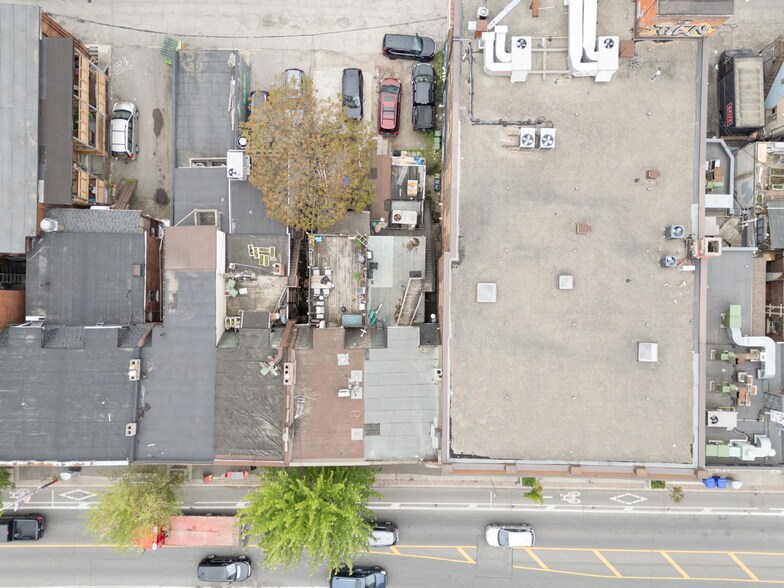 More Photos Of 676 Bloor St W, Toronto Storefront Retail Residential For Sale