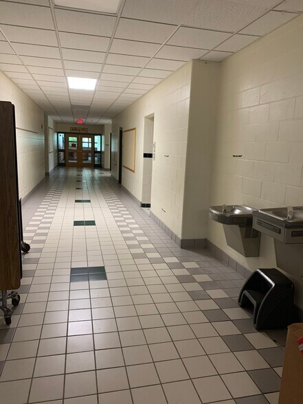 More Photos Of 3994 Wequiock Rd, Green Bay Specialty For Lease