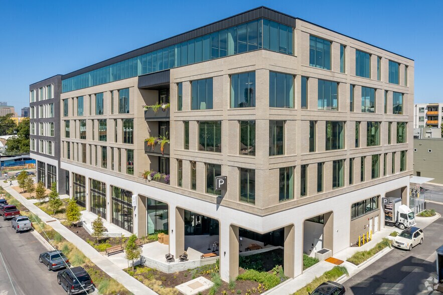 More Photos Of 1600 E 4th St, Austin Office For Lease