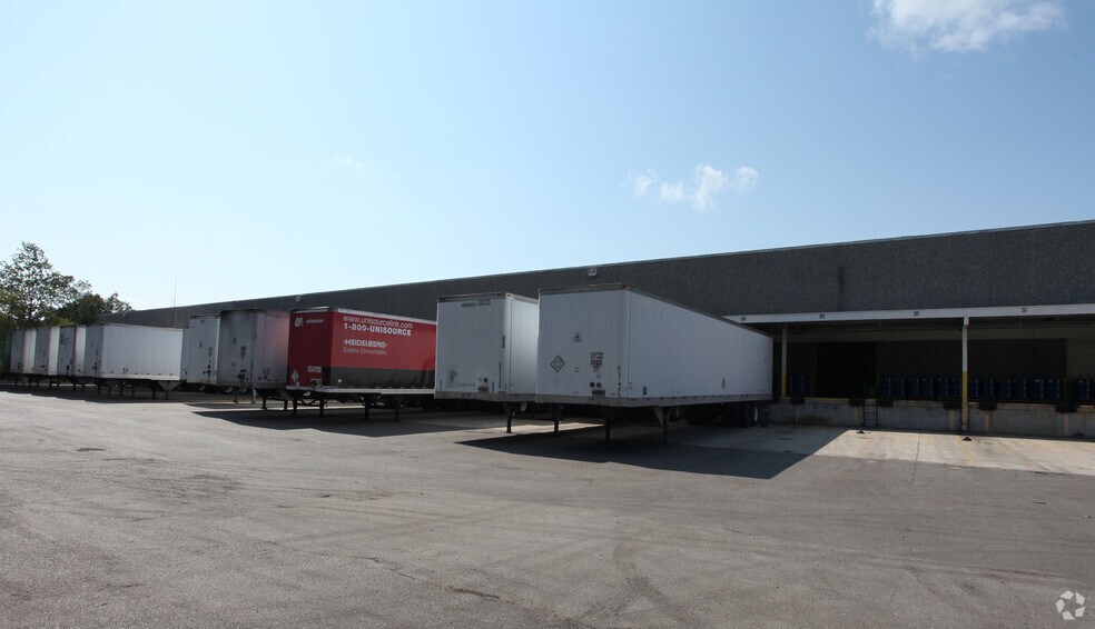 More Photos Of 600 Ellis Rd N, Jacksonville Warehouse For Lease