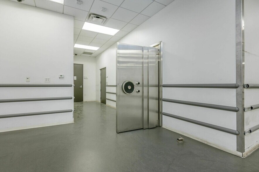 More Photos Of 8101 SW 34th, Amarillo Office For Lease