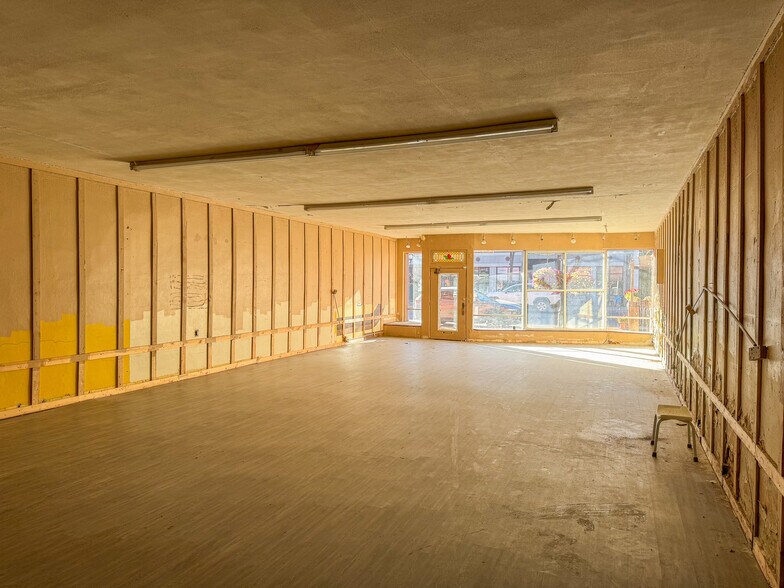 More Photos Of 113 Central Ave, Great Falls Flex For Sale