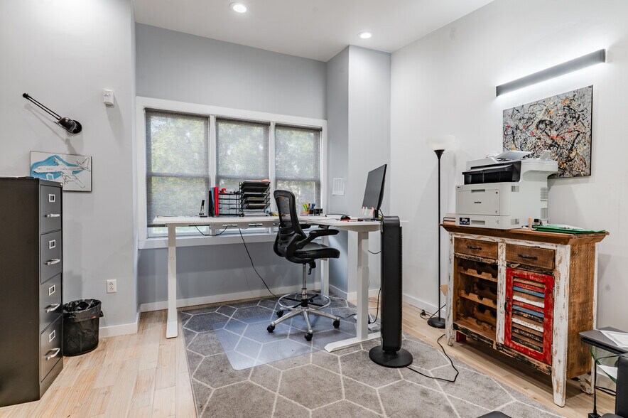 More Photos Of 319 Bainbridge St, Philadelphia Office Residential For Sale