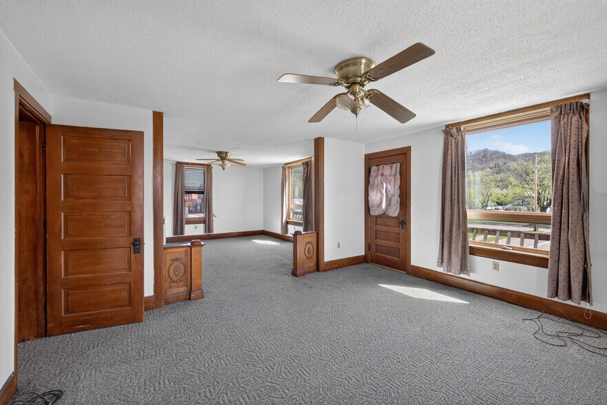 More Photos Of S101 S Main St, Nelson General Retail For Sale