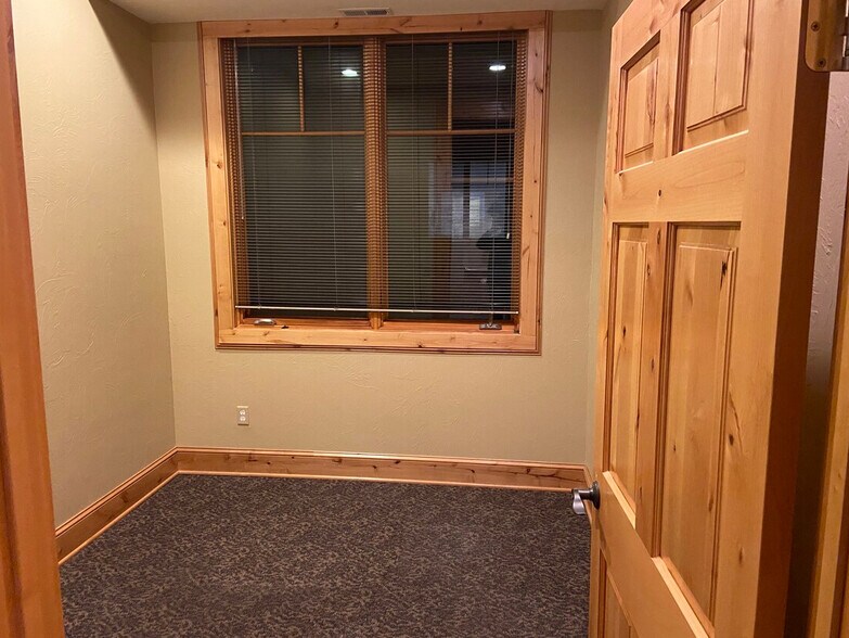 More Photos Of 9382-9386 Oak Ave, Waconia Medical For Sale