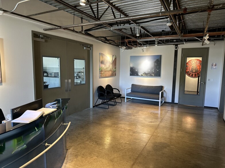 More Photos Of 1825 Airport Rd, Ukiah Airplane Hangar For Lease