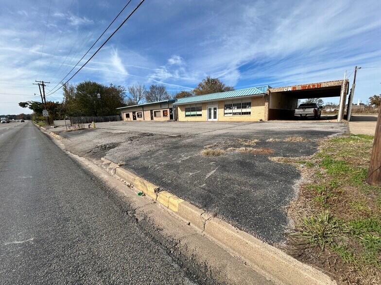 More Photos Of 6421 State Highway 31 E, Murchison Storefront For Sale