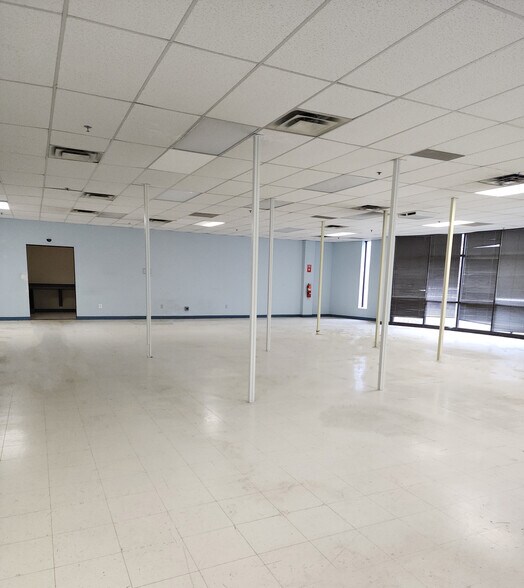 More Photos Of 100 Grove Rd, West Deptford Light Manufacturing For Lease
