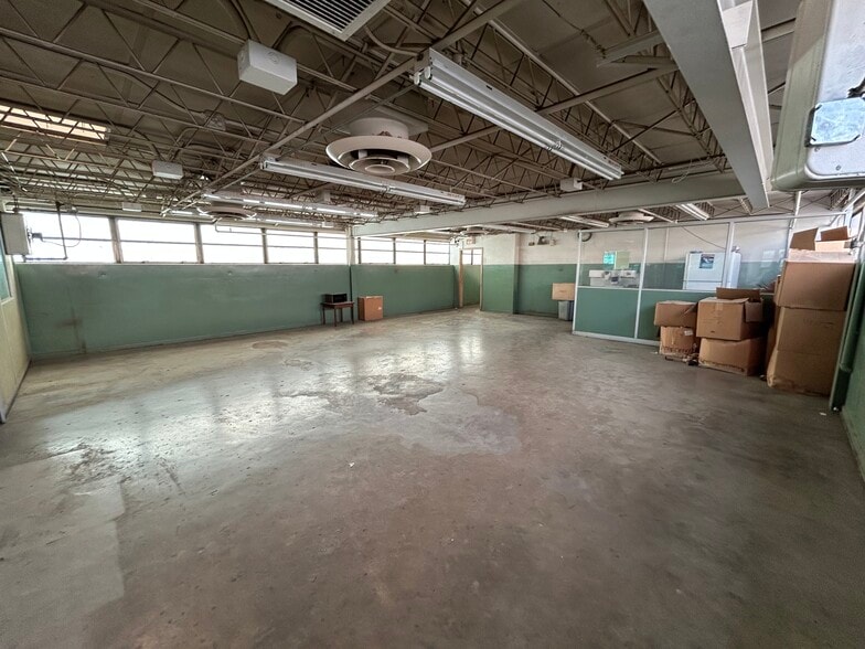 More Photos Of 5161 S Millard Ave, Chicago Warehouse For Lease
