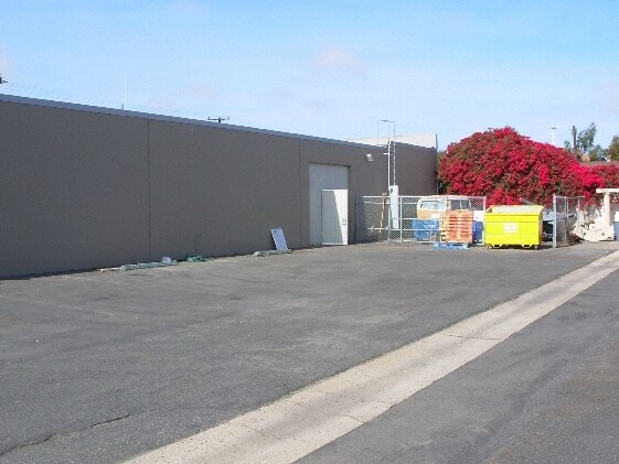 More Photos Of 902 W 18th St, Costa Mesa Warehouse For Lease