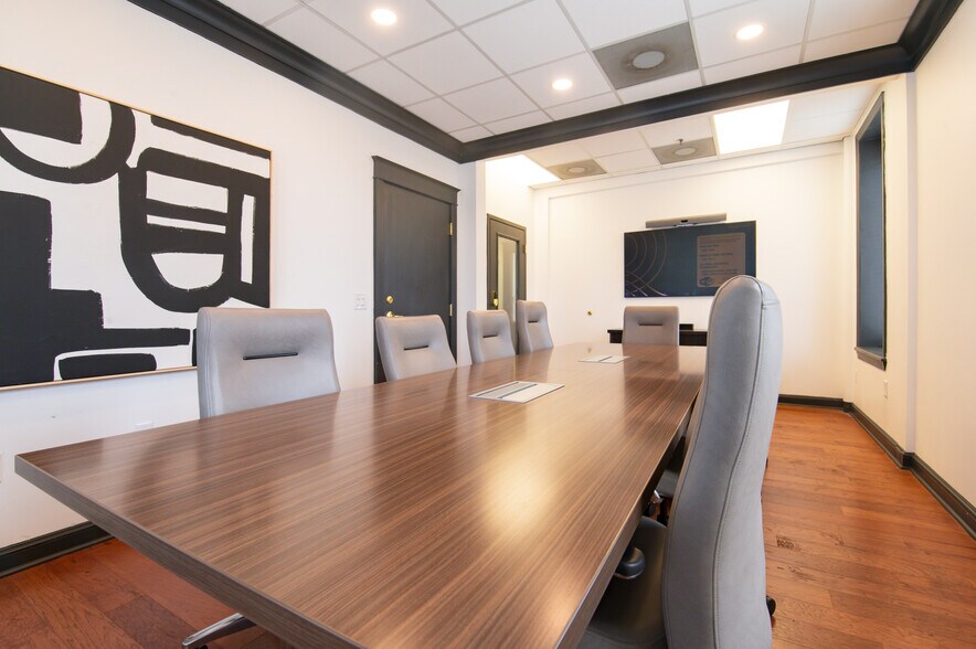 More Photos Of 442 W Kennedy Blvd, Tampa Office For Lease