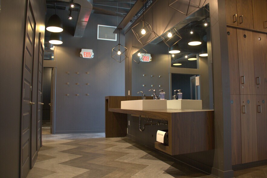 More Photos Of 10939 120th St NW, Edmonton General Retail For Lease