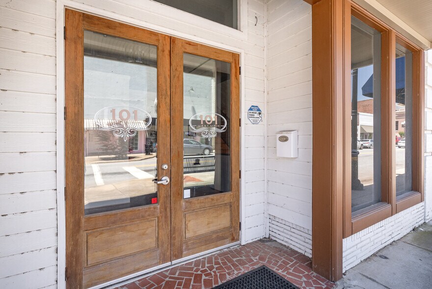 More Photos Of 101 W Main St, Union Dormitory For Sale