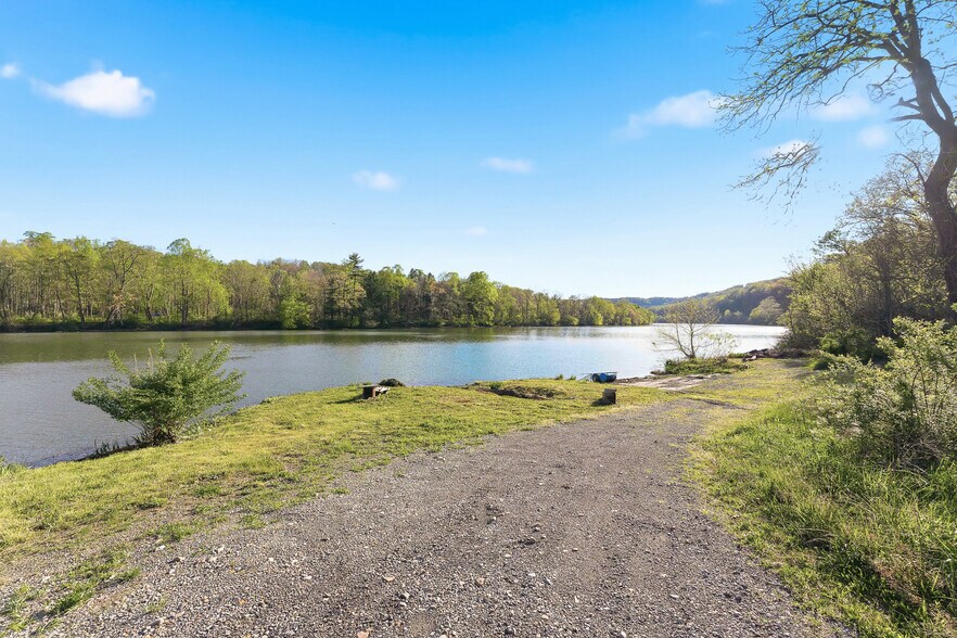 More Photos Of 490 Fort Martin Rd, Maidsville Flex For Sale