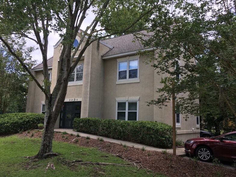 More Photos Of 2225 Ashley Crossing Dr, Charleston Office Residential For Lease