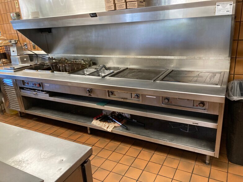 More Photos Of 109 Main St, North Reading Restaurant For Lease