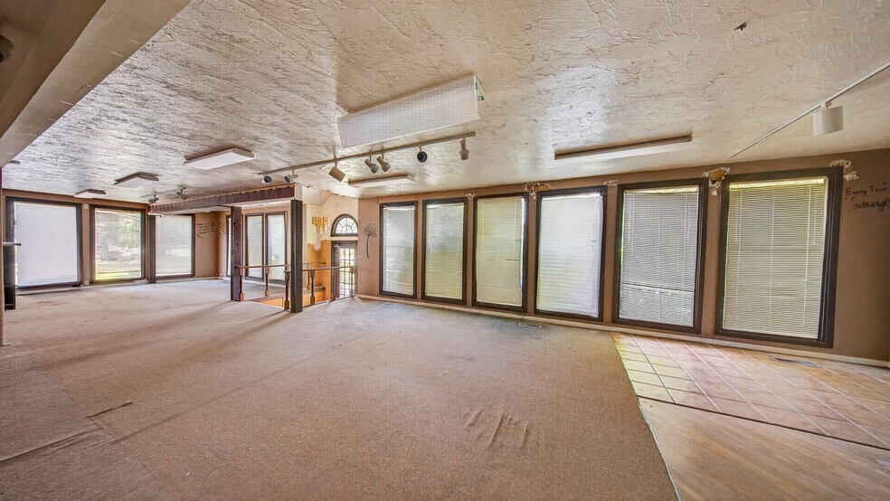 More Photos Of 29369 Lorain Rd, North Olmsted Flex For Sale