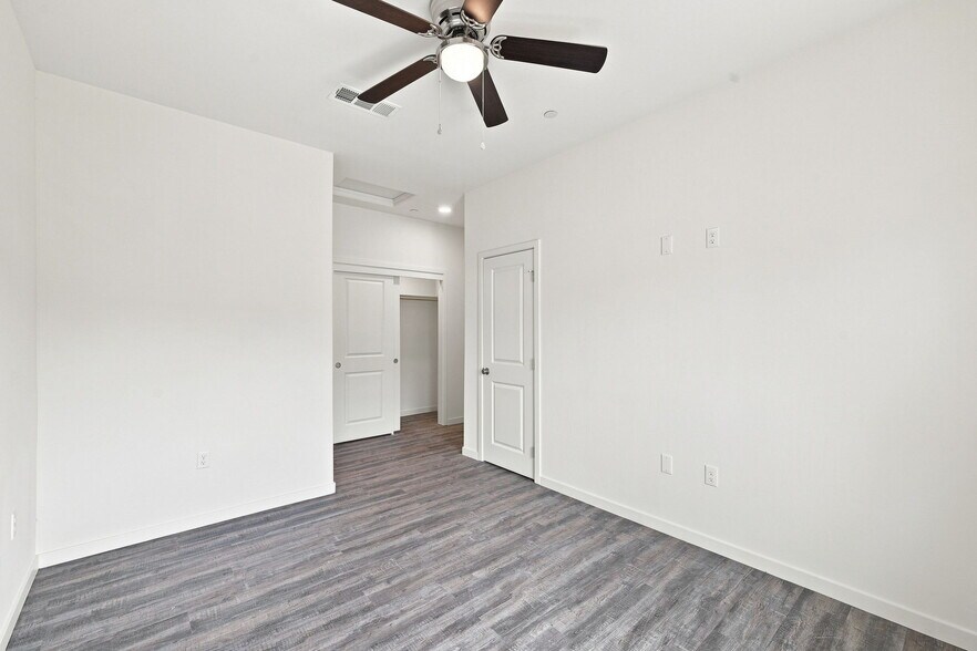 More Photos Of 9121 Prometheus Dr, Bakersfield Apartments For Sale