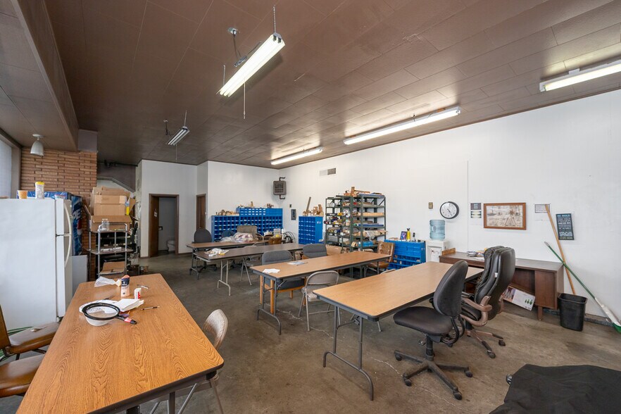 More Photos Of 612 W 3rd Ave, Moses Lake Industrial For Sale