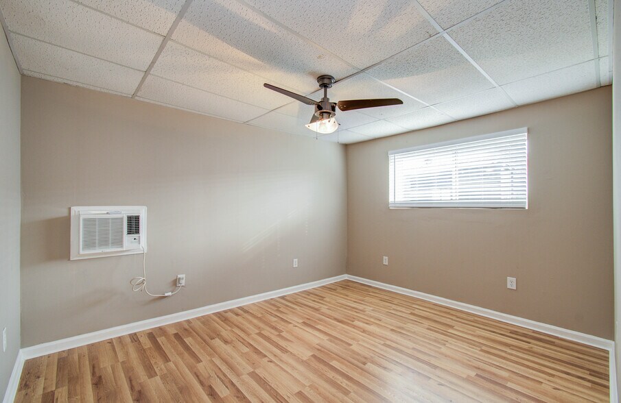 More Photos Of 5747 Northdale St, Houston Industrial For Lease