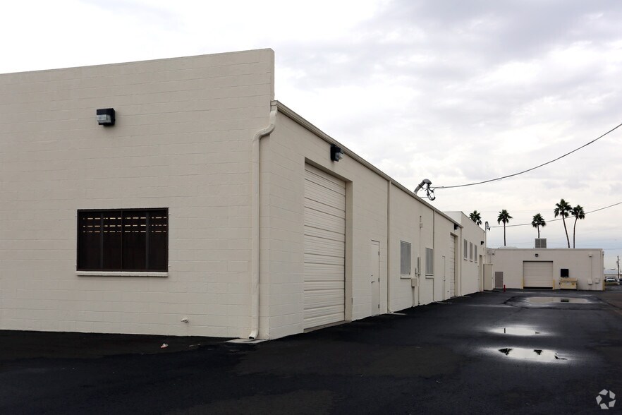 More Photos Of 3422-3424 W Osborn Rd, Phoenix Warehouse For Lease