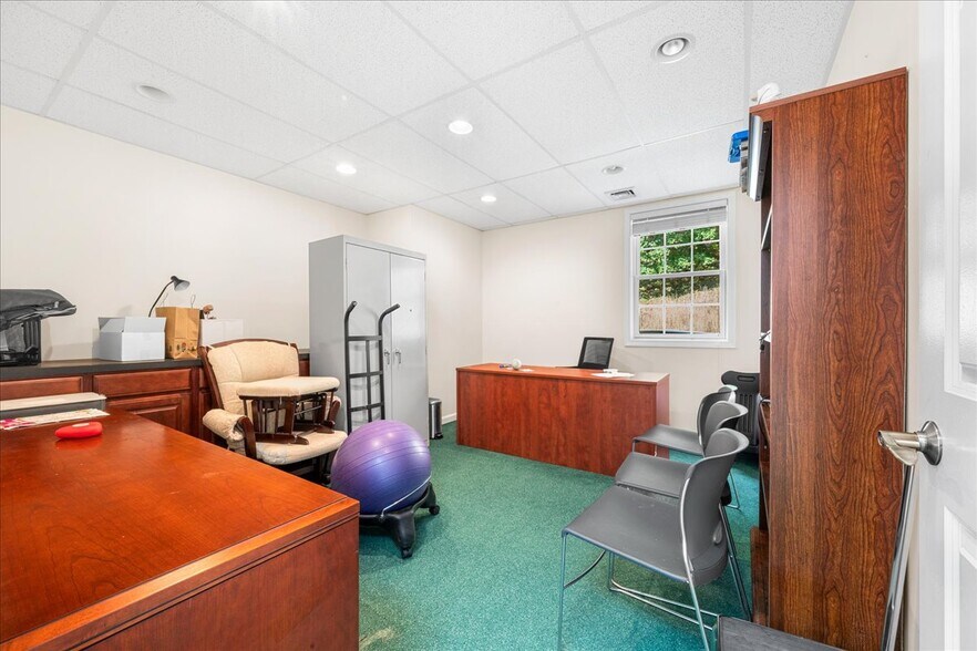 More Photos Of 620 Norwich New London Tpke, Uncasville Office For Lease