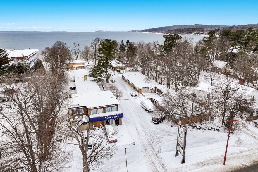 More Photos Of 841 E Front St, Traverse City Hotel For Sale