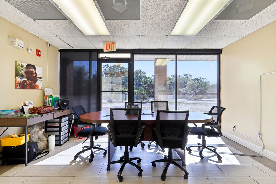 More Photos Of 772 Foxridge Center Dr, Orange Park Office For Sale