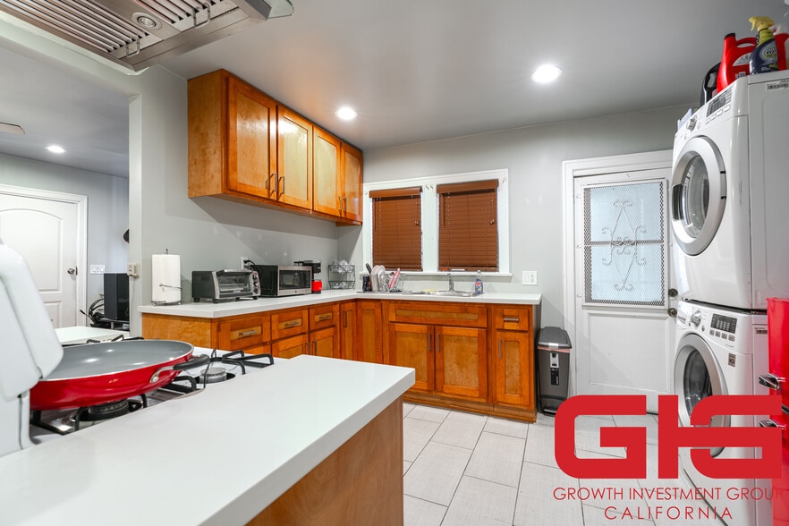 More Photos Of 1216 N St Andrews Pl, Los Angeles Multifamily For Sale