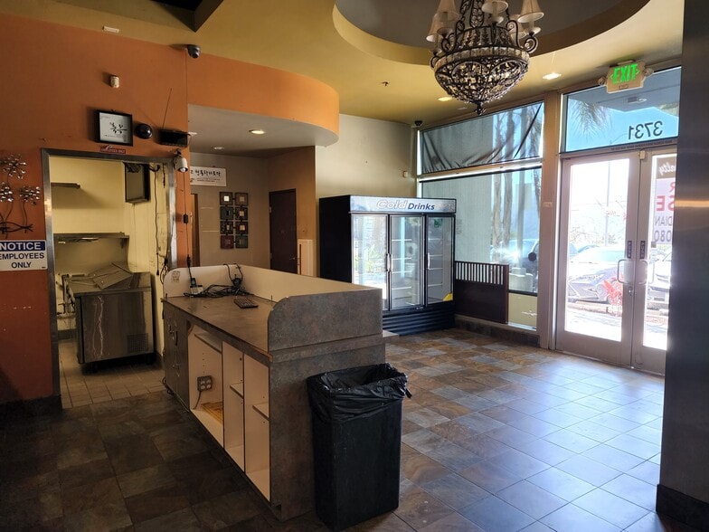 More Photos Of 3719-3731 Foothill Blvd, Glendale Restaurant For Lease
