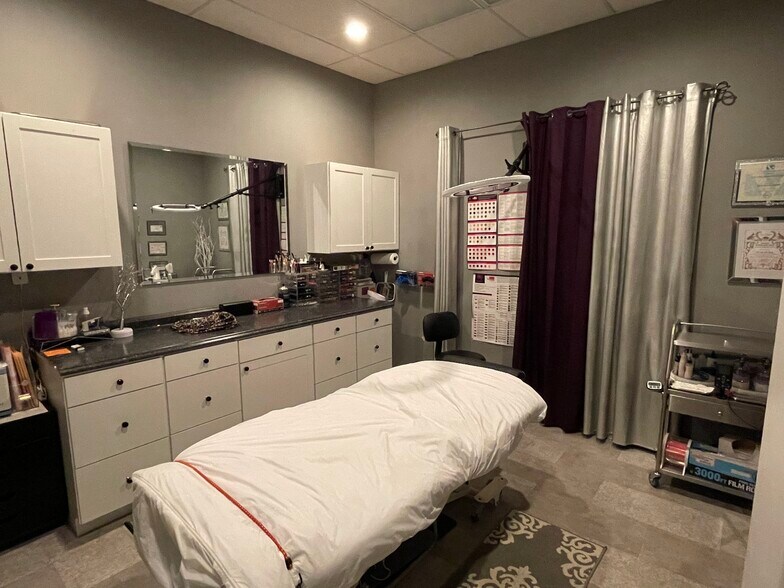 More Photos Of 2018 Maxwell Ave, Evansville Storefront For Sale