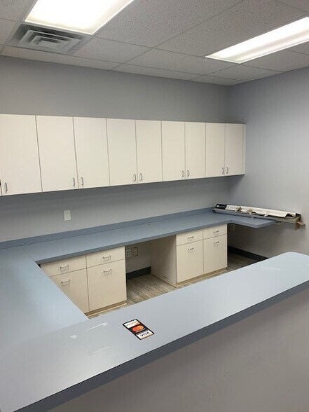 More Photos Of 28289-28315 Hoover Rd, Warren Medical For Lease