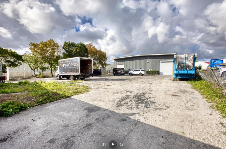 More Photos Of 13050 NW 43rd Ave, Opa Locka Warehouse For Lease