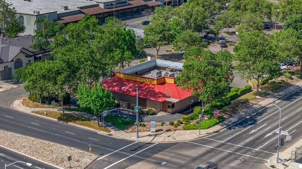 More Photos Of 501 S Chinowth St, Visalia Fast Food For Sale