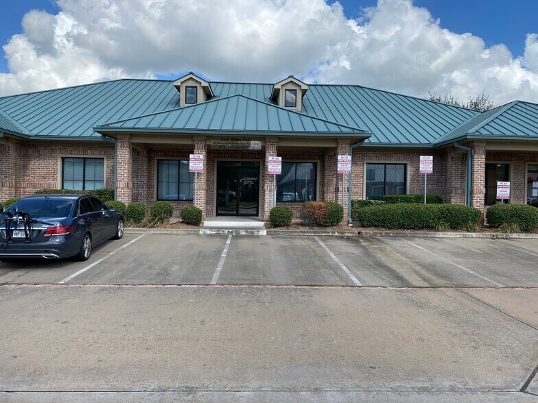 More Photos Of 3531 S Town Center Blvd, Sugar Land Medical For Lease