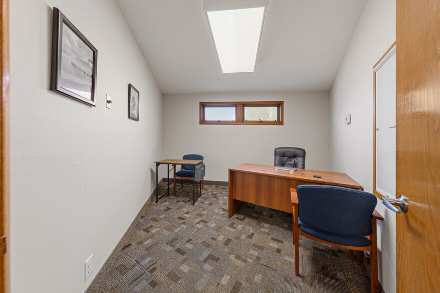 More Photos Of 152 E Pearl St, Owatonna Office For Sale