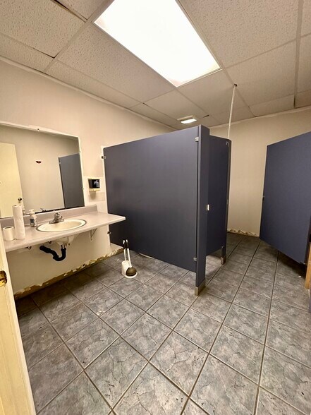 More Photos Of 780 S Beretania St, Honolulu Storefront For Lease