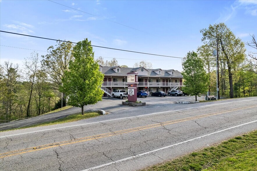 More Photos Of 3043 E Van Buren, Eureka Springs Hotel For Sale