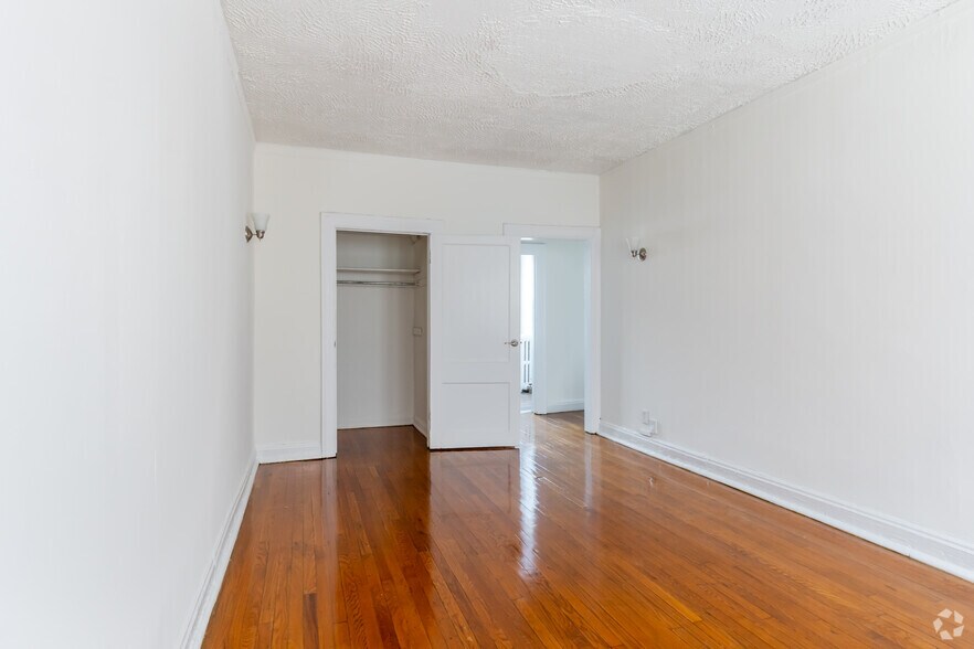 More Photos Of 632-644 W Addison St, Chicago Apartments For Lease