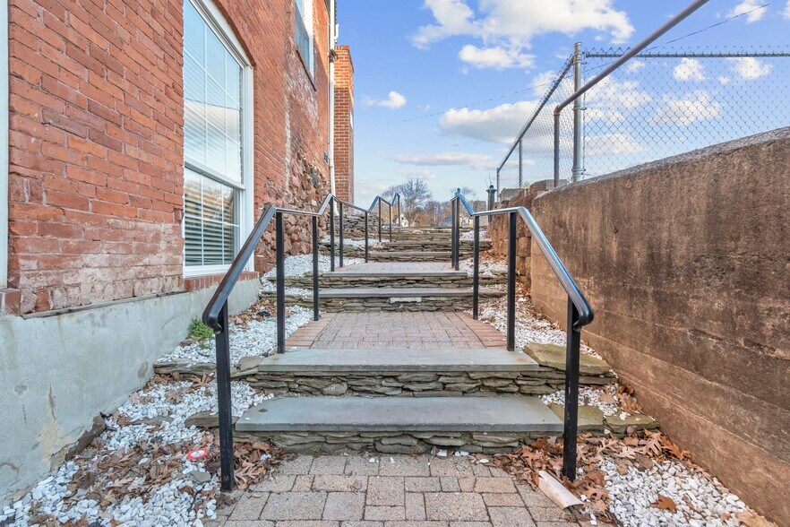 More Photos Of 51 N Main St, Southington Office For Lease