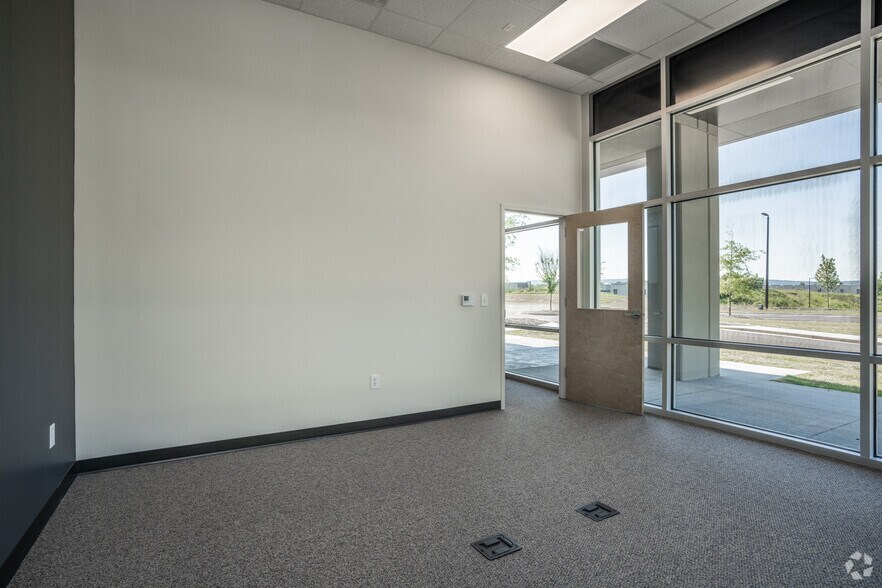 More Photos Of 151 Logistics Pky NE, White Distribution For Lease