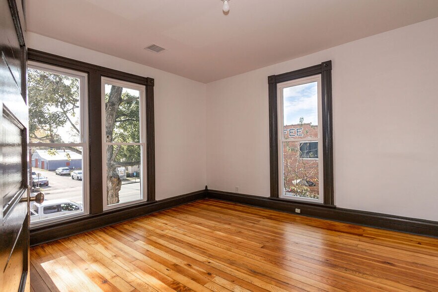 More Photos Of 205 Broadway St, Cave City Office Residential For Sale