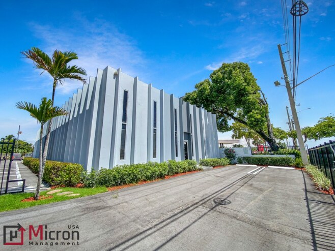 More Photos Of 2351 N Dixie Hwy, Pompano Beach Flex For Lease