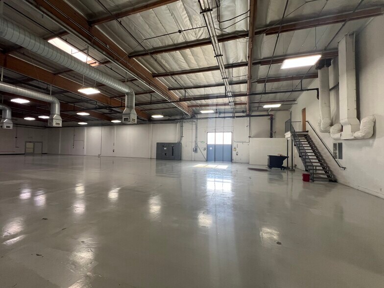 More Photos Of 12840 Bradley Ave, Sylmar Warehouse For Lease