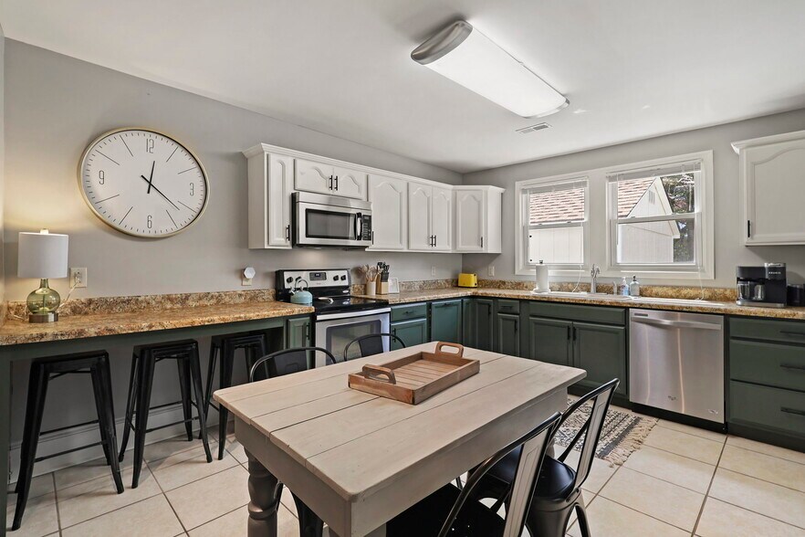 More Photos Of 100 S Railroad Ave, Damascus Apartments For Sale