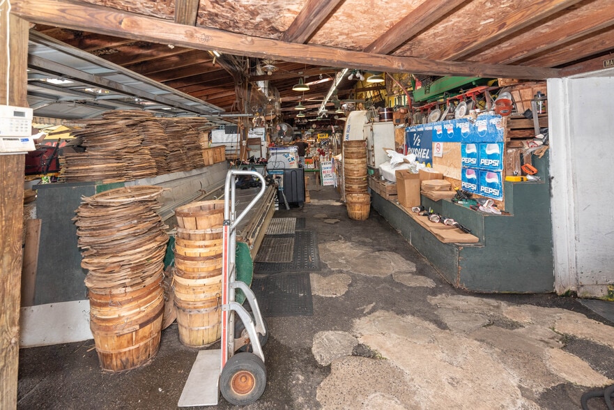 More Photos Of 106 Eastern Blvd, Essex General Retail For Sale