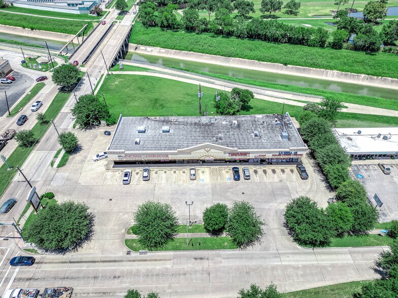 More Photos Of 8530 S Braeswood Blvd, Houston Freestanding For Lease