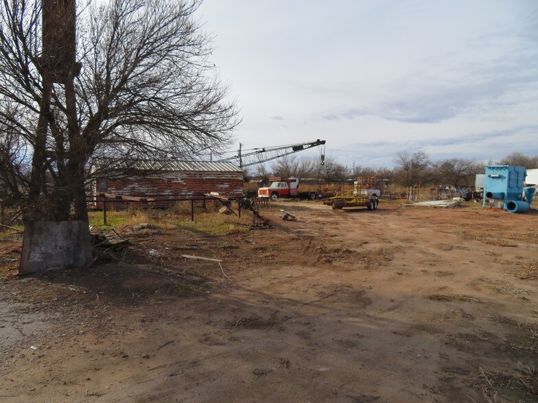 More Photos Of 1902 N Treadaway Blvd, Abilene Showroom For Sale