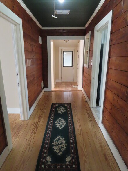 More Photos Of 1923 S Beckham Ave, Tyler Office Residential For Lease