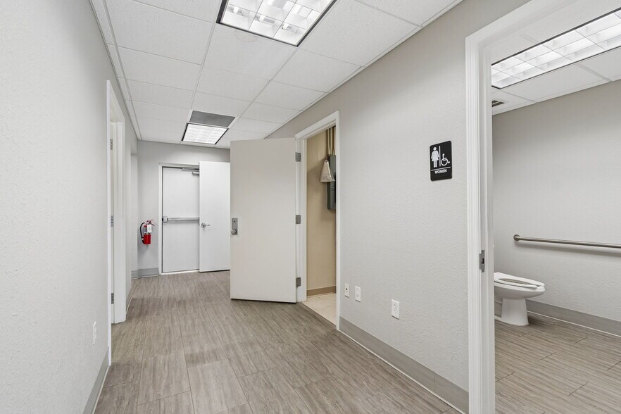 More Photos Of 575 Indian Rocks Rd N, Belleair Bluffs Medical For Lease